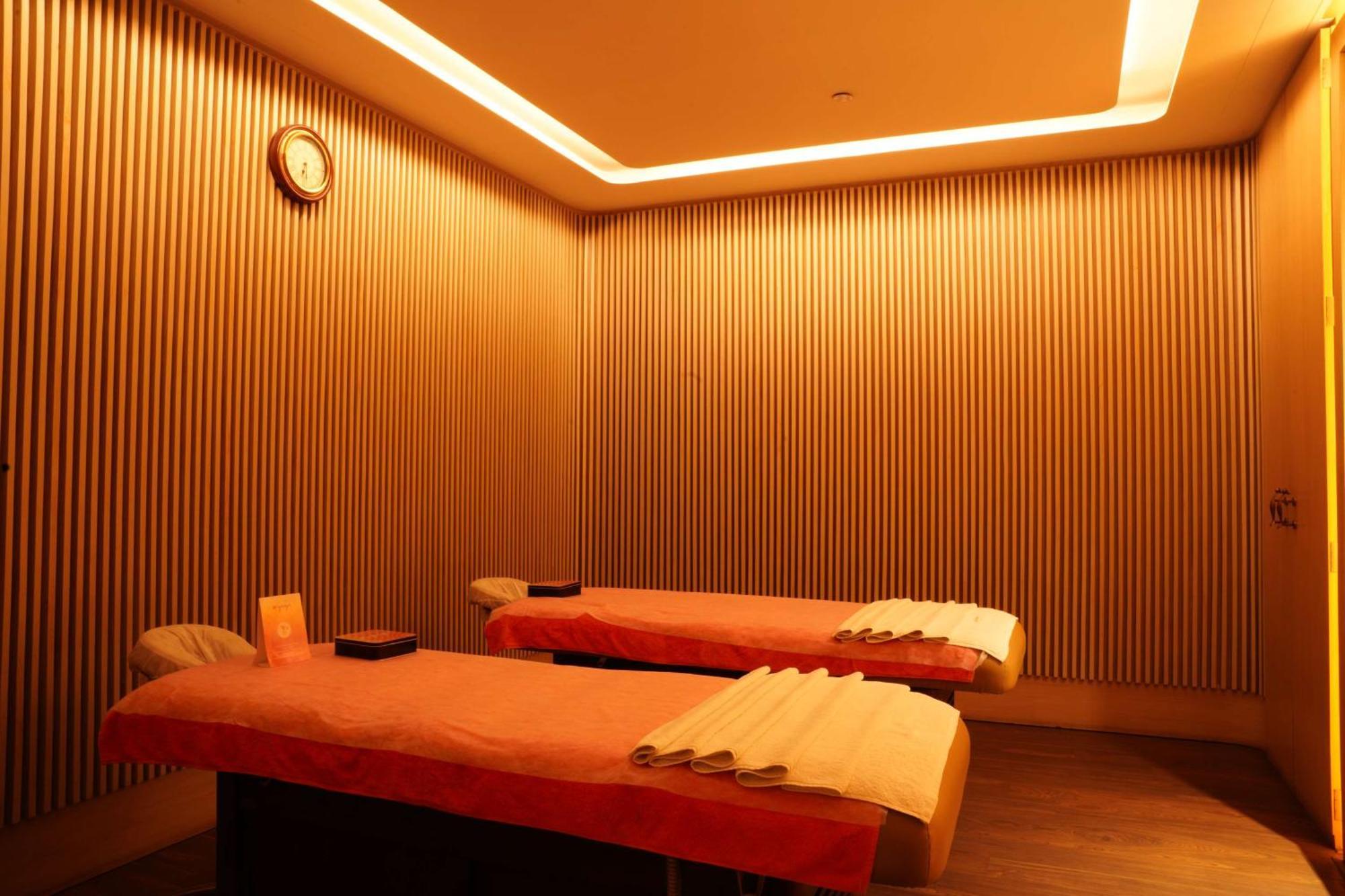 ラディソン ブル プラザ ホテル ハイデラバード バンジャーラ ヒルズ エクステリア 写真 A massage room at a spa